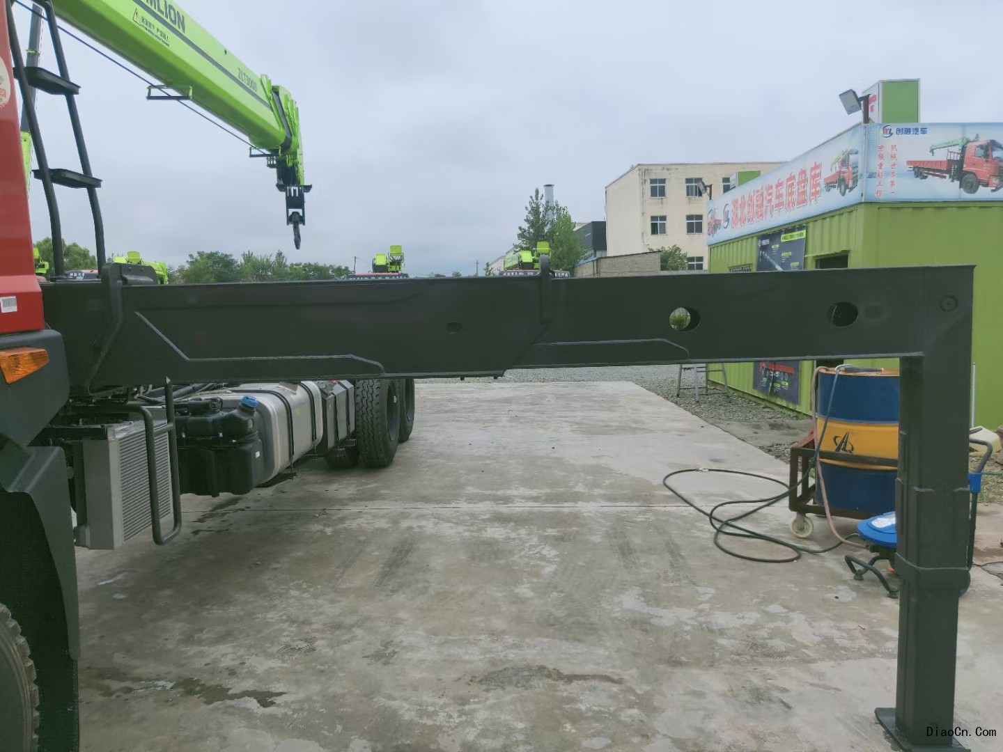 开随车吊需要什么证件 操作证 上岗证 营运证为何必不可少？